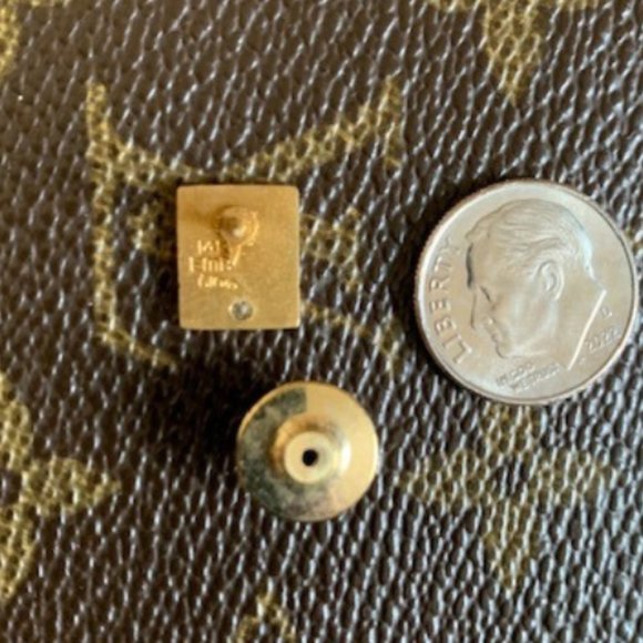 Louis Vuitton LV RARE Vintage 14K Gold Lapel Pin with Diamond - Picture 3 of 3